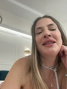 Snapshot of IssabelXO chatting on May 6, 2026, 1:37 pm IssabelXO online show from May 6, 2026, 1:37 pm