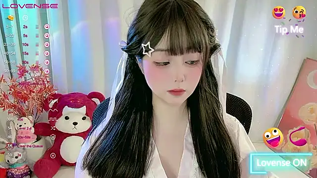 Snapshot of CLaire-5 chatting on February 19, 2026, 11:40 am CLaire-5 online show from February 19, 2026, 11:40 am