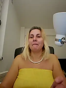 Snapshot of Amelia9798 chatting on February 23, 2026, 6:52 pm Amelia9798 online show from February 23, 2026, 6:52 pm