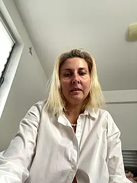 Snapshot of Amelia9798 chatting on January 18, 2026, 9:02 am Amelia9798 online show from January 18, 2026, 9:02 am