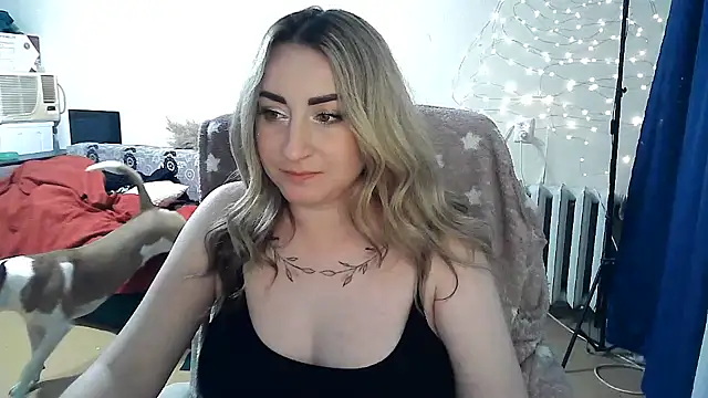 FoxyAnn12 online show from April 9, 2026, 1:28 pm