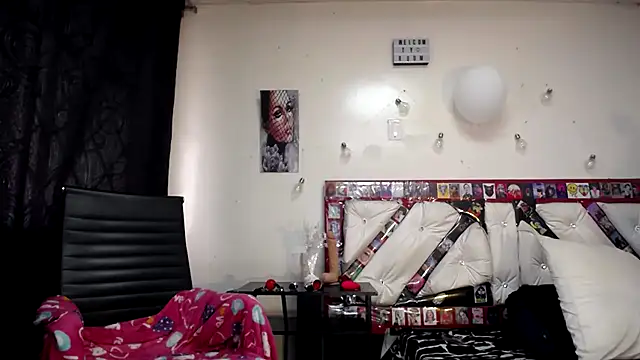 abril onnel online show from March 6, 2025, 6:05 pm