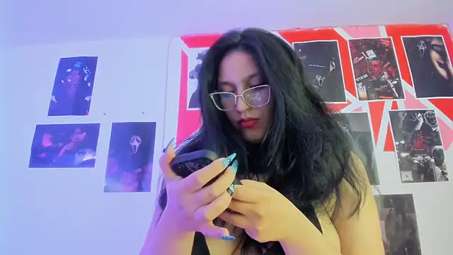 Snapshot of abril_onnel chatting on April 28, 2026, 2:27 am abril onnel online show from April 28, 2026, 2:27 am