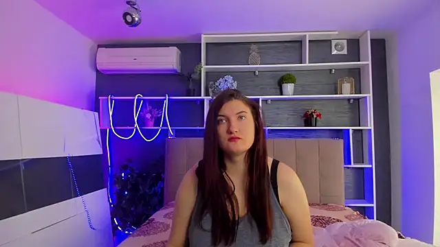 StephieRousee online show from February 5, 2026, 6:42 am