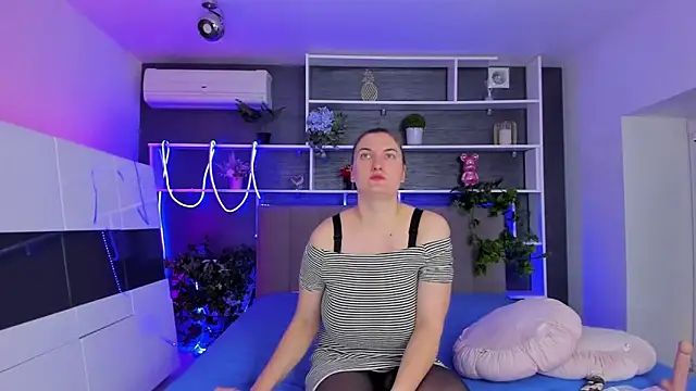 StephieRousee online show from April 1, 2026, 5:31 am