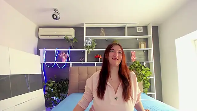 StephieRousee online show from February 27, 2026, 6:24 am