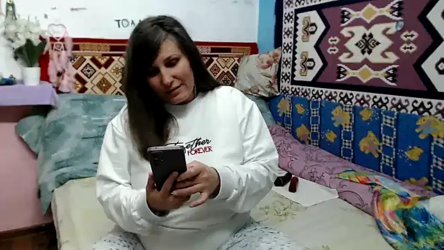 Snapshot of Adelinemilf chatting on April 10, 2026, 12:34 pm Adelinemilf online show from April 10, 2026, 12:34 pm