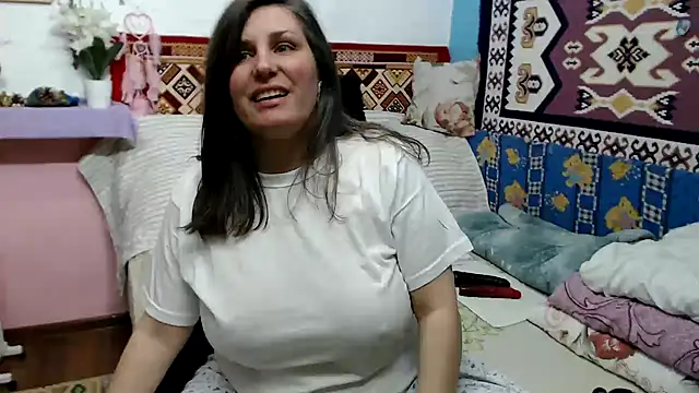 Snapshot of Adelinemilf chatting on March 18, 2026, 11:57 am Adelinemilf online show from March 18, 2026, 11:57 am