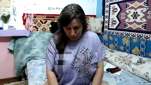 Snapshot of Adelinemilf chatting on June 4, 2026, 6:40 am Adelinemilf online show from June 4, 2026, 6:40 am