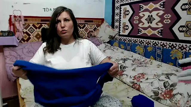 Snapshot of Adelinemilf chatting on February 3, 2026, 9:47 am Adelinemilf online show from February 3, 2026, 9:47 am