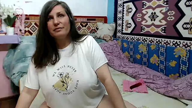 Snapshot of Adelinemilf chatting on May 9, 2026, 11:13 am Adelinemilf online show from May 9, 2026, 11:13 am