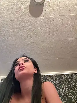 Snapshot of Evelin199 chatting on May 13, 2026, 6:59 pm Evelin199 online show from May 13, 2026, 6:59 pm