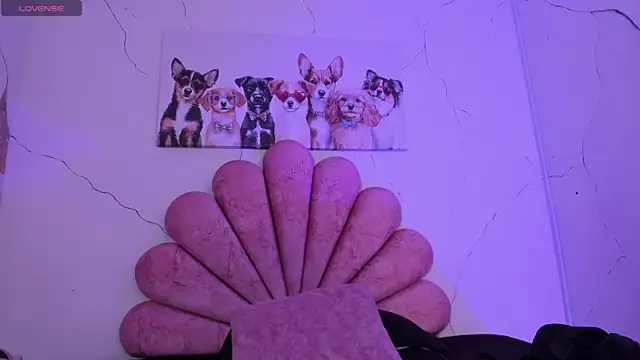 Snapshot of Violett_hott_ chatting on January 7, 2026, 12:54 pm Violett hott online show from January 7, 2026, 12:54 pm