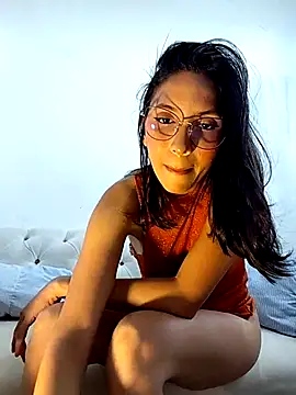 FrierenHot online show from April 24, 2026, 6:32 pm