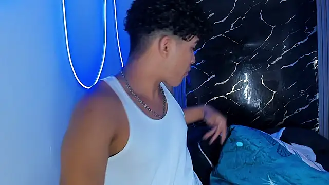 jamescurly00 online show from January 11, 2026, 2:07 am