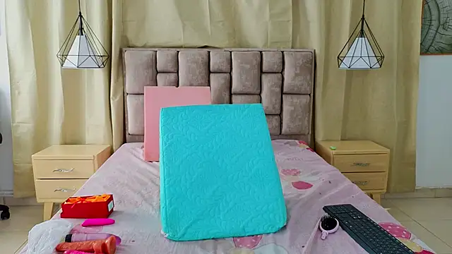 scarlettjohnson  online show from March 19, 2026, 1:11 pm