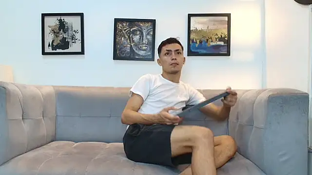 AVENGER BOYS2026 online show from January 18, 2026, 1:20 am