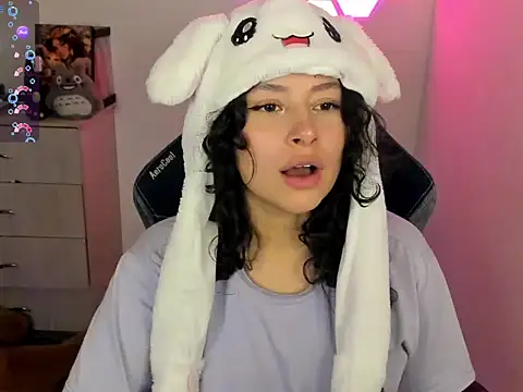 emillyaqua online show from February 26, 2026, 9:59 pm