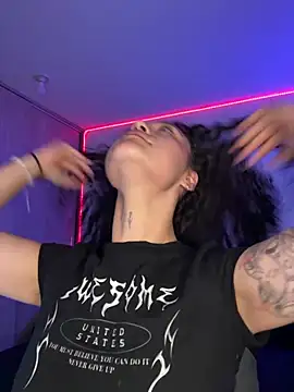 crystal dlun online show from March 17, 2026, 8:01 pm