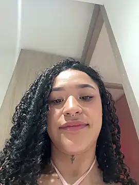 crystal dlun online show from April 18, 2026, 7:07 pm