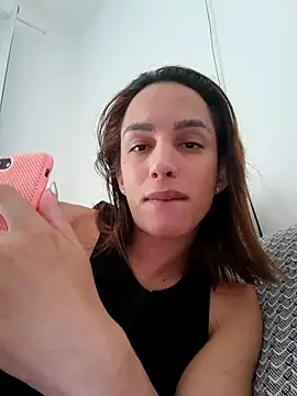 ofjuliaa online show from February 9, 2026, 3:43 pm