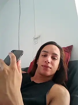 ofjuliaa online show from April 17, 2026, 1:14 pm