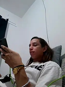 ofjuliaa online show from March 29, 2026, 4:03 am