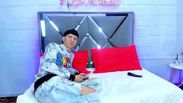 BunnyLove  online show from March 11, 2026, 12:15 am