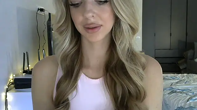 Snapshot of LizaSweetyq chatting on February 24, 2026, 10:05 am LizaSweetyq online show from February 24, 2026, 10:05 am