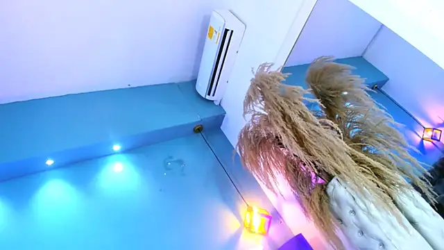 mia collinsss online show from February 11, 2026, 4:45 am