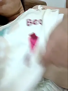 linhha23 online show from April 13, 2026, 2:21 pm