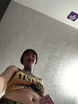 dulce-katt online show from April 16, 2026, 5:52 am