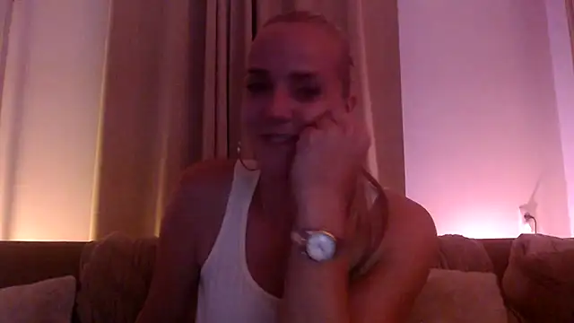 Snapshot of missconly chatting on July 8, 2026, 1:41 am missconly online show from July 8, 2026, 1:41 am