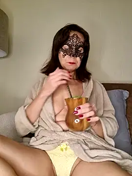 larizinha2026 online show from June 11, 2026, 5:21 pm