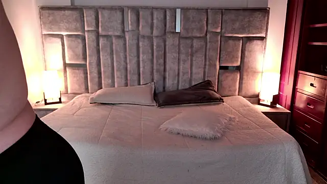 azul veraa online show from March 13, 2026, 12:21 pm