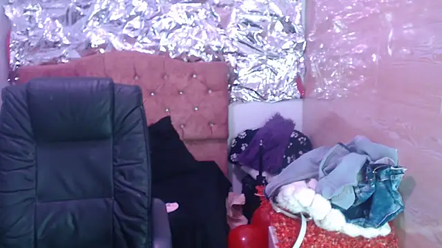 sofiaspring online show from February 17, 2026, 7:55 pm