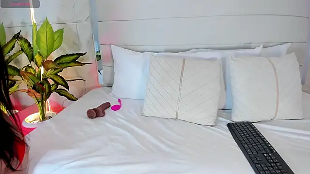 LunaKarther online show from March 4, 2026, 12:13 pm