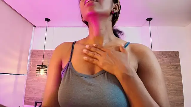 Ellie-Alves online show from June 10, 2026, 4:41 pm