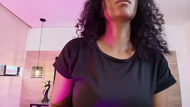 Ellie-Alves online show from July 17, 2026, 1:52 pm