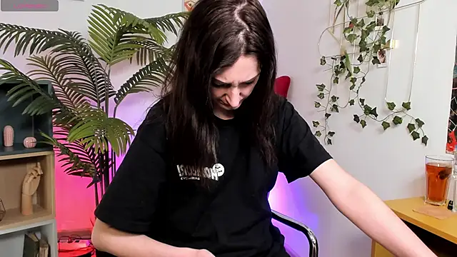 Ruby blossom  online show from January 15, 2026, 6:06 am