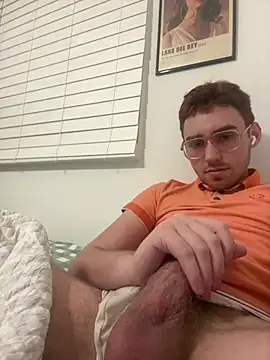 Snapshot of bttmboy21 chatting on February 24, 2026, 3:18 am bttmboy21 online show from February 24, 2026, 3:18 am