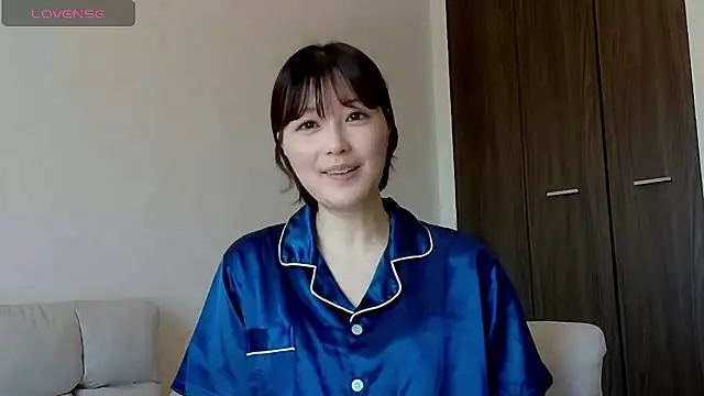 Snapshot of isshiki00 chatting on May 17, 2026, 2:11 am isshiki00 online show from May 17, 2026, 2:11 am