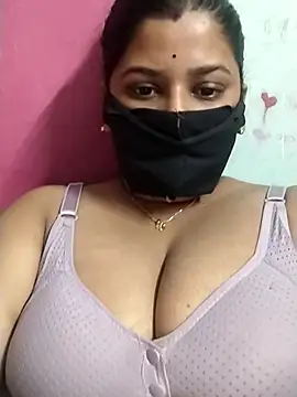 pinkisaha75 online show from April 23, 2026, 1:24 pm