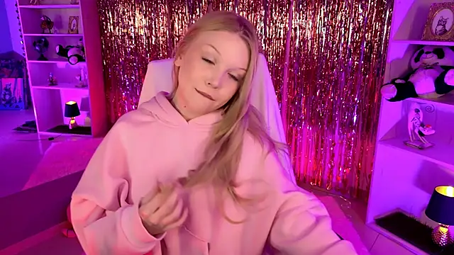 ChloeWhite online show from March 26, 2026, 11:30 am