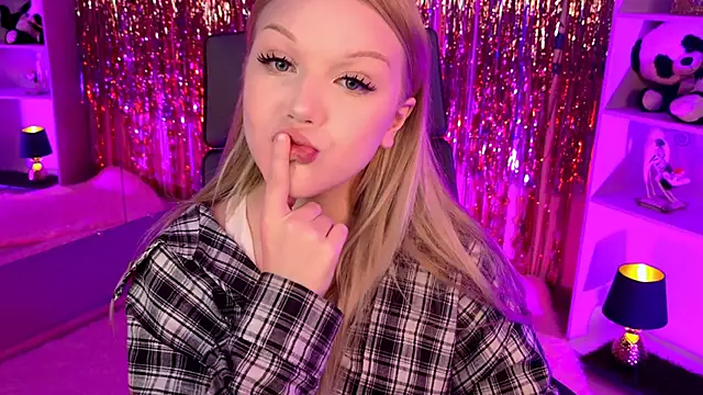 ChloeWhite online show from March 27, 2026, 4:08 pm