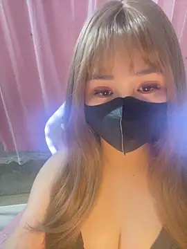 -Violet-t online show from April 13, 2026, 4:44 pm