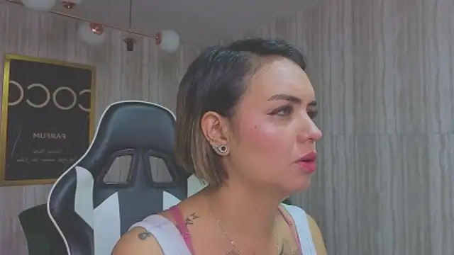 Snapshot of zarcasutra_t chatting on February 4, 2026, 12:44 pm zarcasutra t online show from February 4, 2026, 12:44 pm