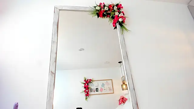 IvonneOwen online show from April 9, 2026, 3:19 am