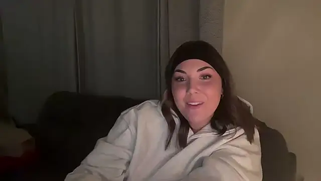 BellaMarieXO online show from March 22, 2026, 2:59 am