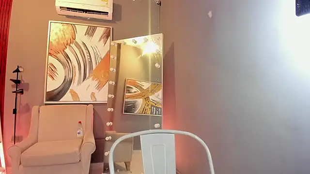 ailann  online show from May 11, 2026, 7:44 pm